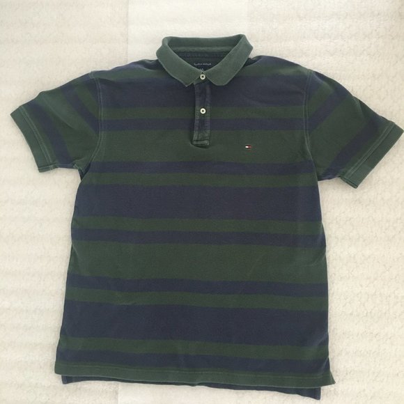 Stylish Tommy Hilfiger Men's Polo Shirt - Picture 2 of 4
